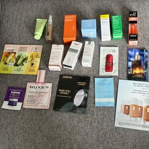 Fresh lot of 18 luxe beauty samples with vanity bag